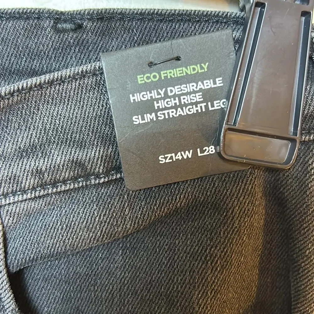 NWT Silver Jeans black Highly Desirable slim straight jeans, 20W